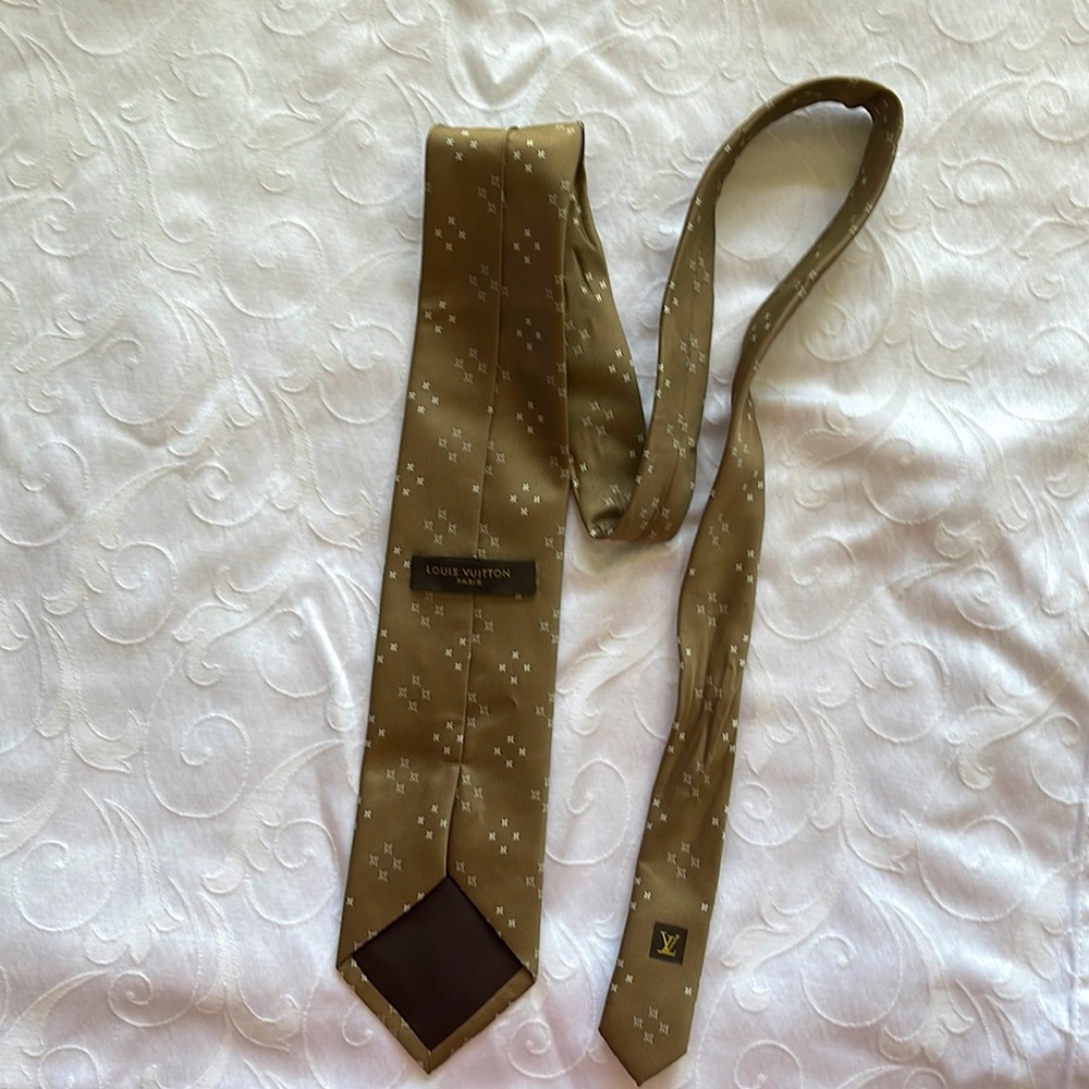 Louis Vuitton Mens Tan Clover Pattern Neck Tie